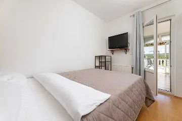2-Bedroom Apartment in Žestilac for 4 Guests