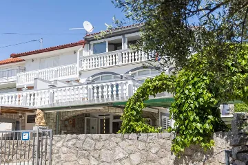 2-Bedroom Apartment in Žestilac for 4 Guests