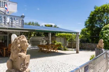 2-Bedroom Apartment in Žestilac for 4 Guests