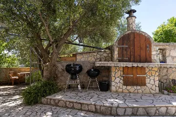 2-Bedroom Apartment in Žestilac for 4 Guests