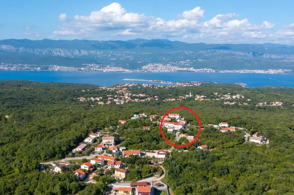 2-Bedroom Apartment in Žestilac for 4 Guests