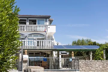 2-Bedroom Apartment in Žestilac for 4 Guests