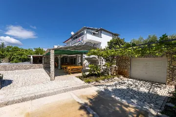 2-Bedroom Apartment in Žestilac for 4 Guests