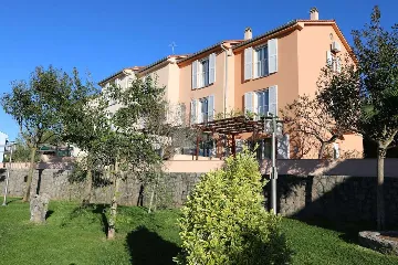 Four-Bedroom Apartment for 8 Guests in Soline