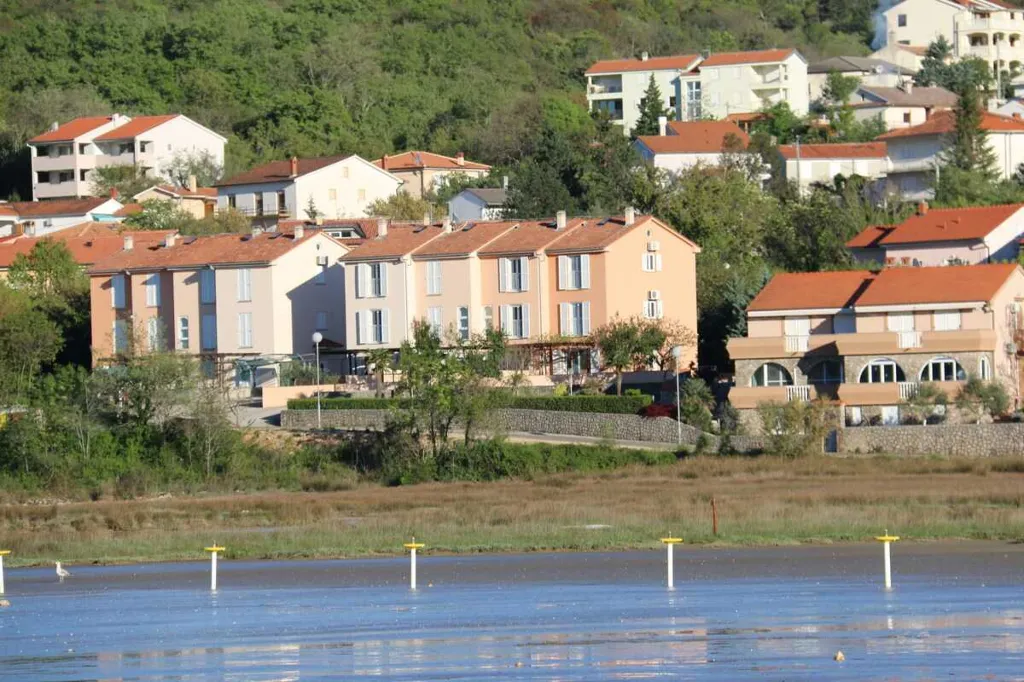 Four-Bedroom Apartment for 8 Guests in Soline