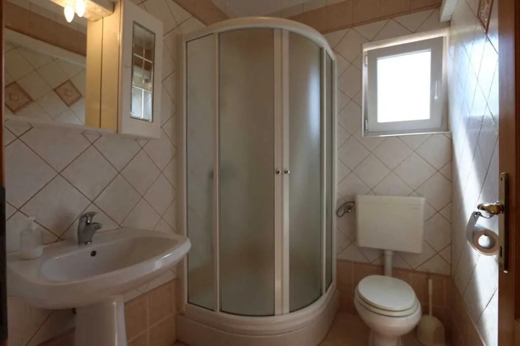 Four-Bedroom Apartment for 8 Guests in Soline