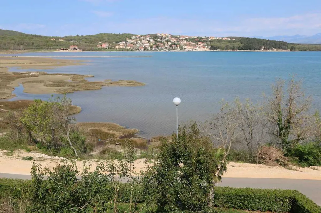 Four-Bedroom Apartment for 8 Guests in Soline