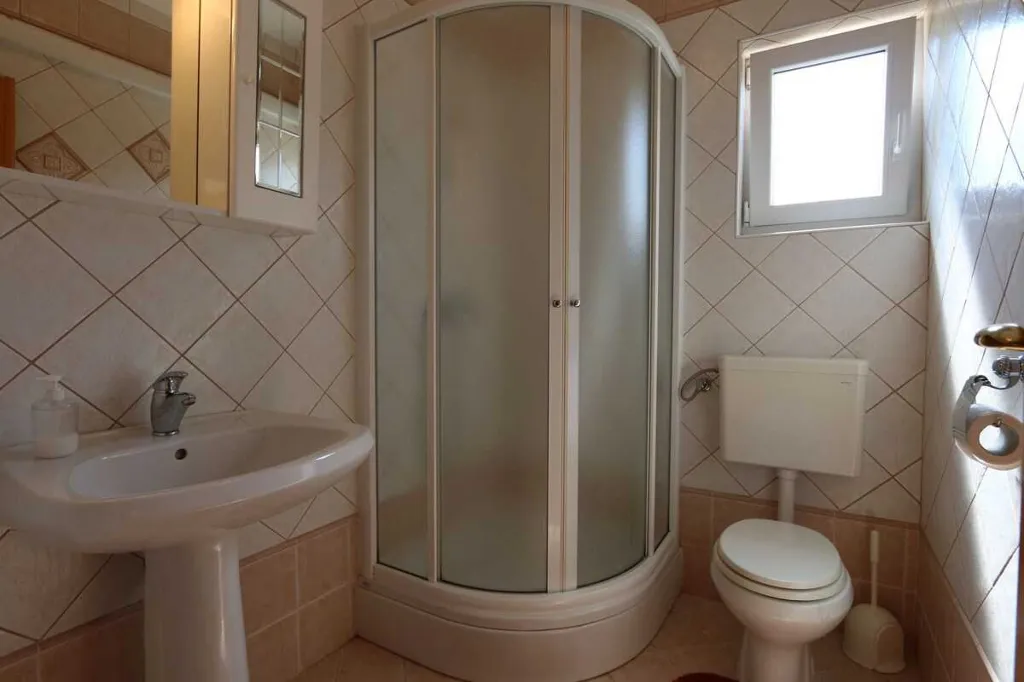 Four-Bedroom Apartment for 8 Guests in Soline