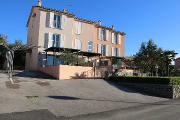 Four-Bedroom Apartment for 8 Guests in Soline