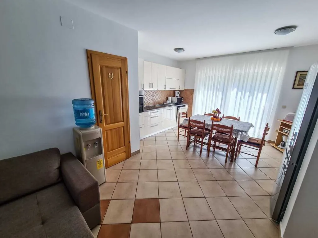Four-Bedroom Apartment for 8 Guests in Soline