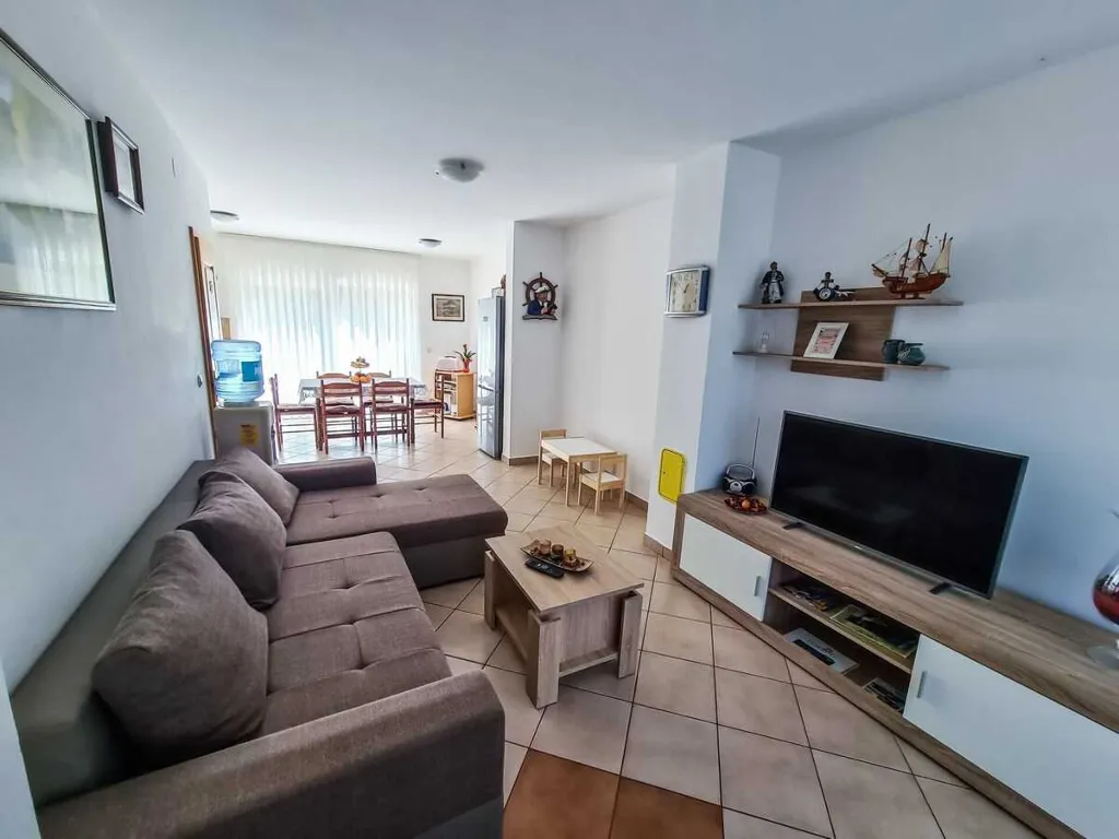 Four-Bedroom Apartment for 8 Guests in Soline