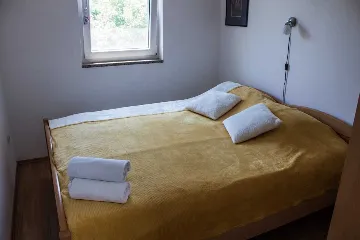 Four-Bedroom Apartment for 8 Guests in Soline