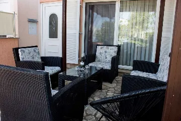 Four-Bedroom Apartment for 8 Guests in Soline