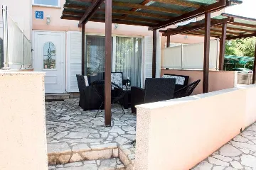 Four-Bedroom Apartment for 8 Guests in Soline