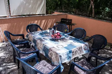 Four-Bedroom Apartment for 8 Guests in Soline