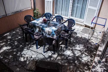 Four-Bedroom Apartment for 8 Guests in Soline