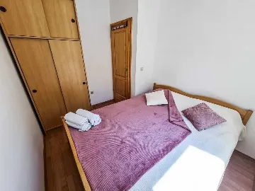 Four-Bedroom Apartment for 8 Guests in Soline