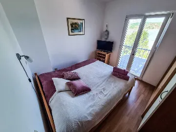 Four-Bedroom Apartment for 8 Guests in Soline