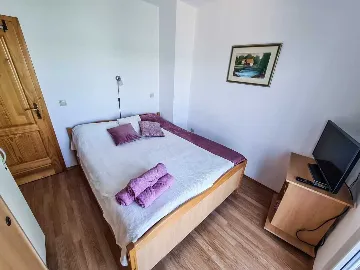 Four-Bedroom Apartment for 8 Guests in Soline