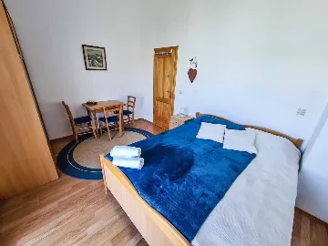 Four-Bedroom Apartment for 8 Guests in Soline