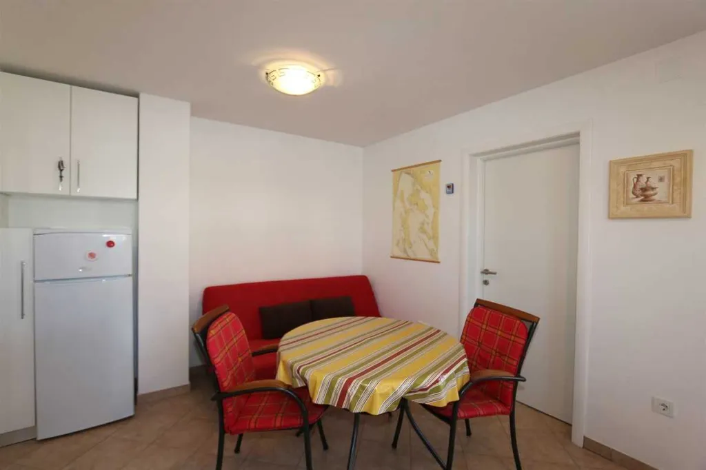 Šilo 1-Bedroom Apartment with Balcony & Private Parking