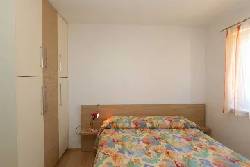 Šilo 1-Bedroom Apartment with Balcony & Private Parking