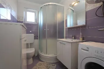 Šilo 1-Bedroom Apartment with Balcony & Private Parking