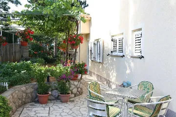 Šilo 2-Bedroom Apartment for Up to 4 Guests