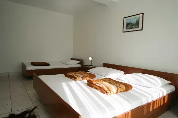 1-Bedroom Apartment in Šilo for Up to 3 Guests