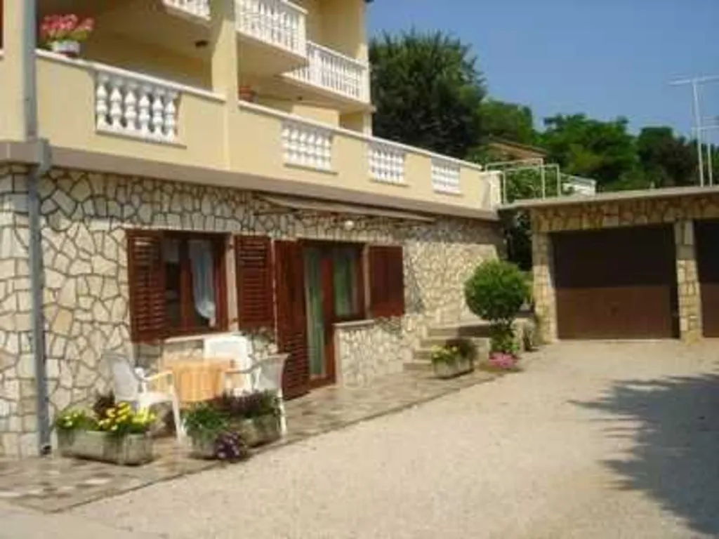 1-Bedroom Apartment in Šilo for Up to 3 Guests