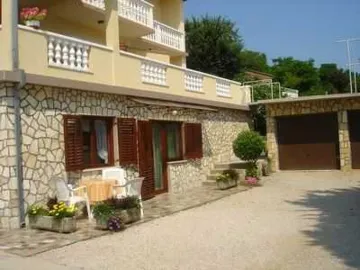 1-Bedroom Apartment in Šilo for Up to 3 Guests