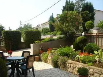 1-Bedroom Apartment in Šilo for Up to 3 Guests