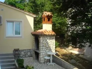 1-Bedroom Apartment in Šilo for Up to 3 Guests