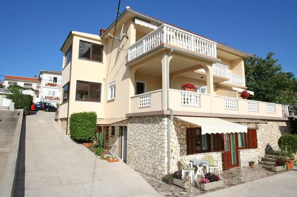 1-Bedroom Apartment in Šilo for Up to 3 Guests