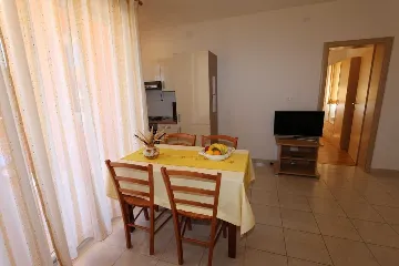 One-Bedroom Apartment in Šilo for Up to 4
