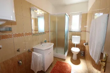 One-Bedroom Apartment in Šilo for Up to 4