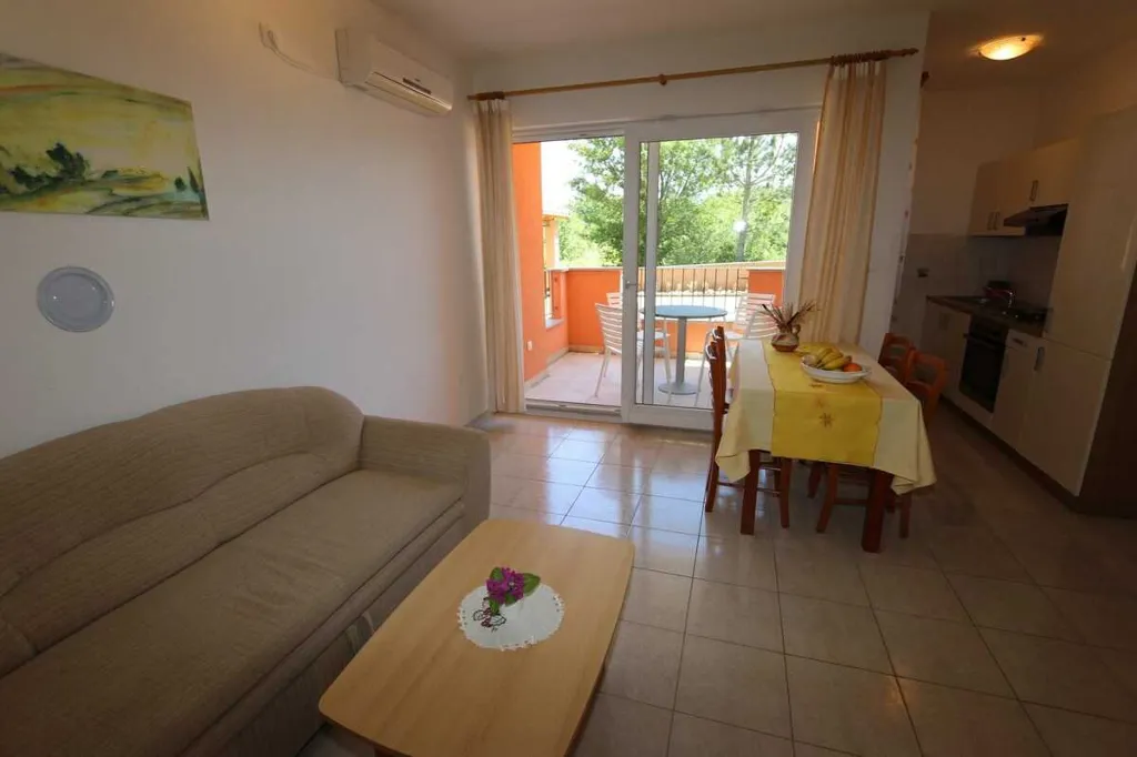 One-Bedroom Apartment in Šilo for Up to 4