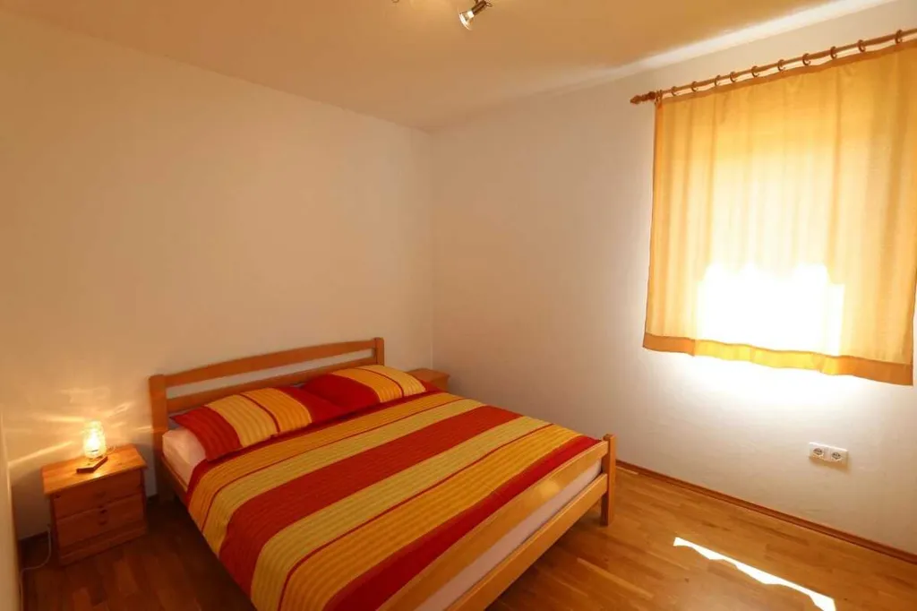 One-Bedroom Apartment in Šilo for Up to 4