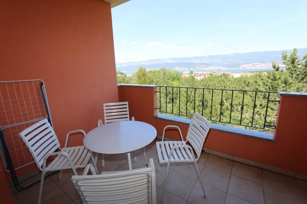 Two-Bedroom Apartment in Šilo for Up to 6