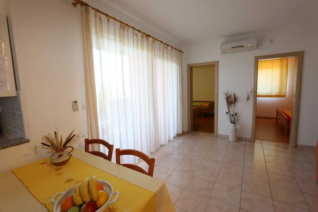 Two-Bedroom Apartment in Šilo for Up to 6