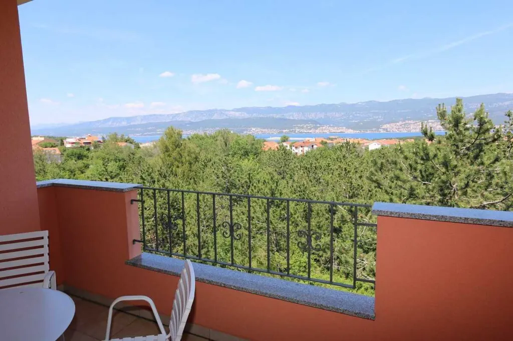 Two-Bedroom Apartment in Šilo for Up to 6