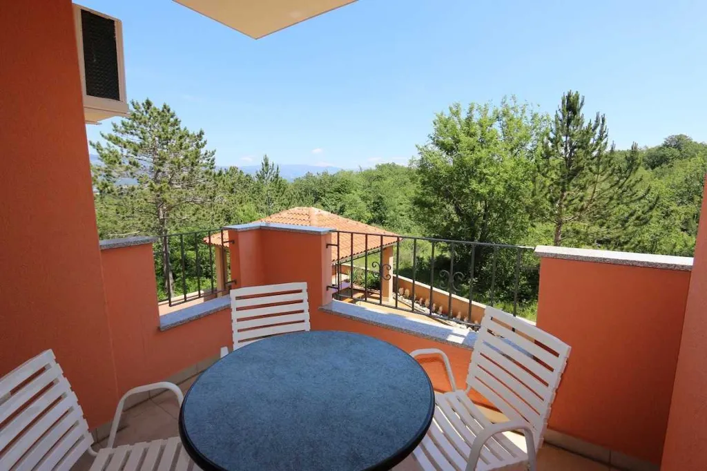 1-Bedroom Apartment in Šilo for Up to 4 Guests