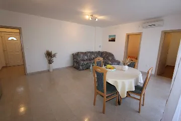 Apartment in Šilo for up to 6 Guests