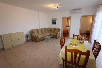 Apartment in Šilo for Groups Up to 6 Guests