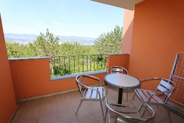 Apartment in Šilo for Groups Up to 6 Guests