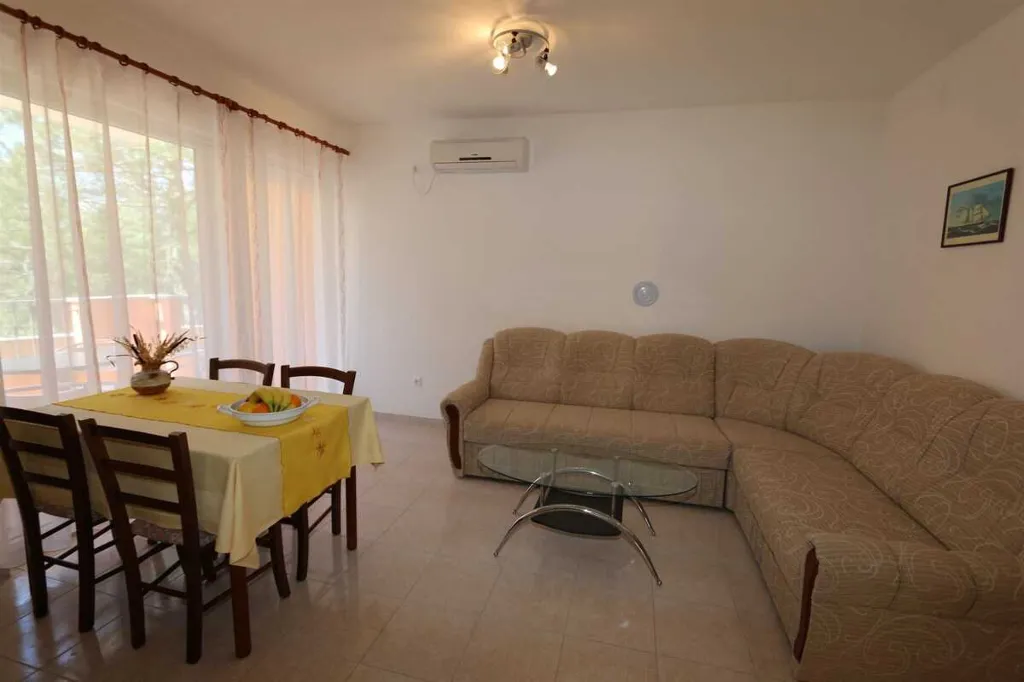 Two-Bedroom Apartment in Šilo for Up to 6