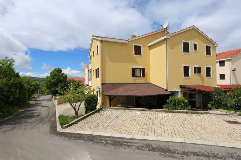 Two-Bedroom Apartment in Klimno (Sleeps 5)