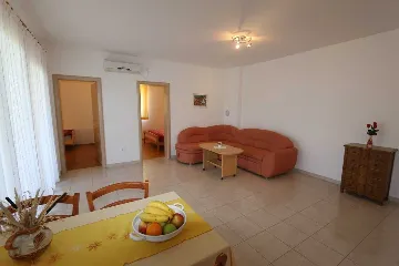 2-Bedroom Apartment in Šilo for 4-6 Guests