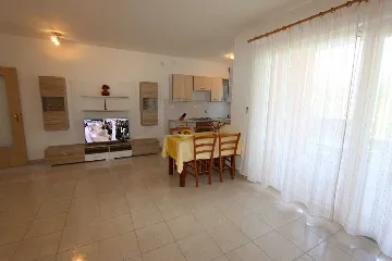 2-Bedroom Apartment in Šilo for 4-6 Guests
