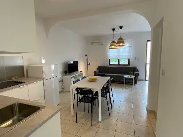 2-Bedroom Apartment in Šilo for Up to 4